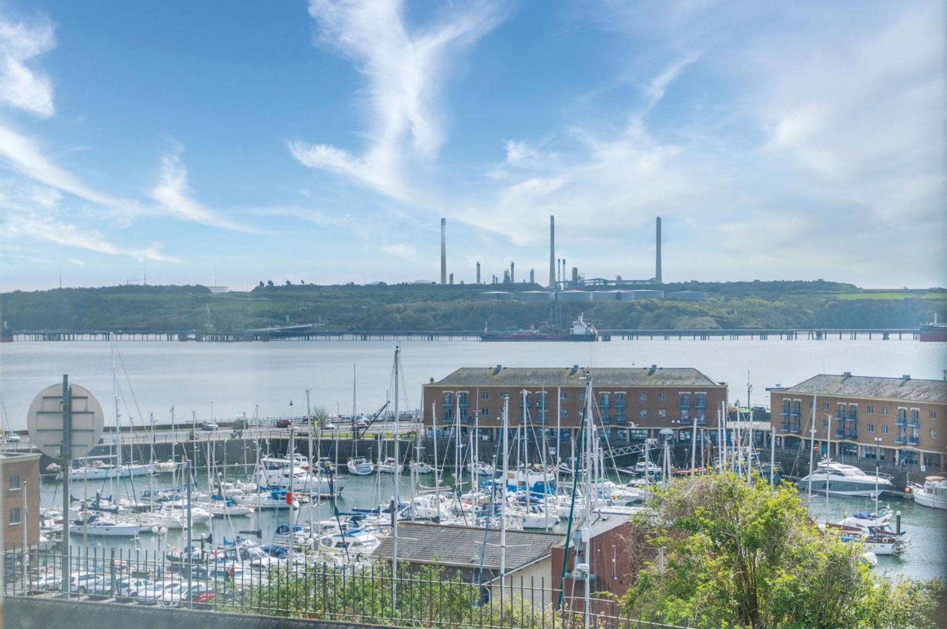 Harbour View - 2 Bedroom Apartment - Milford Haven Esterno foto