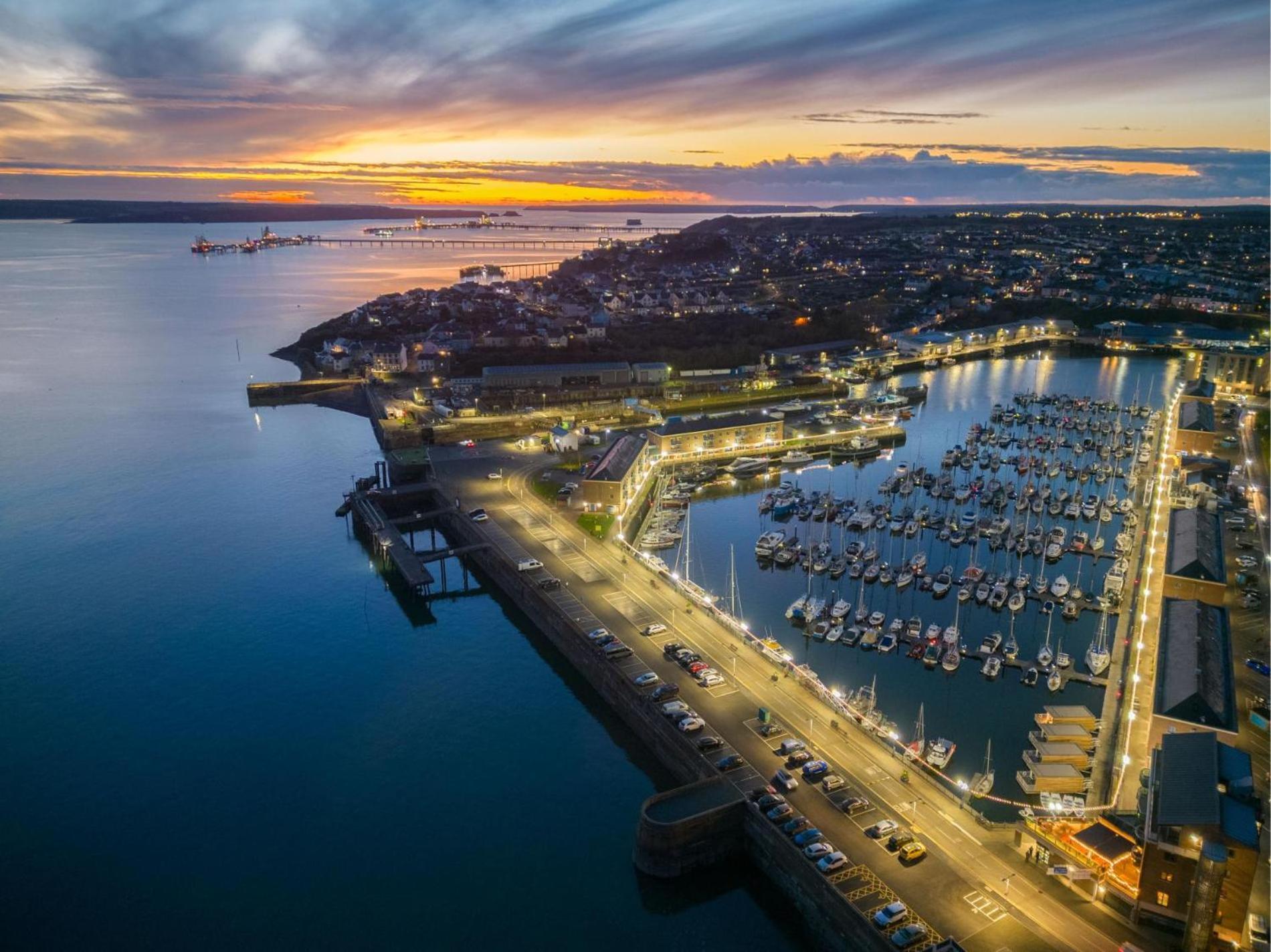 Harbour View - 2 Bedroom Apartment - Milford Haven Esterno foto